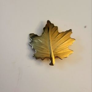 Vintage Golden Maple Leaf Pin